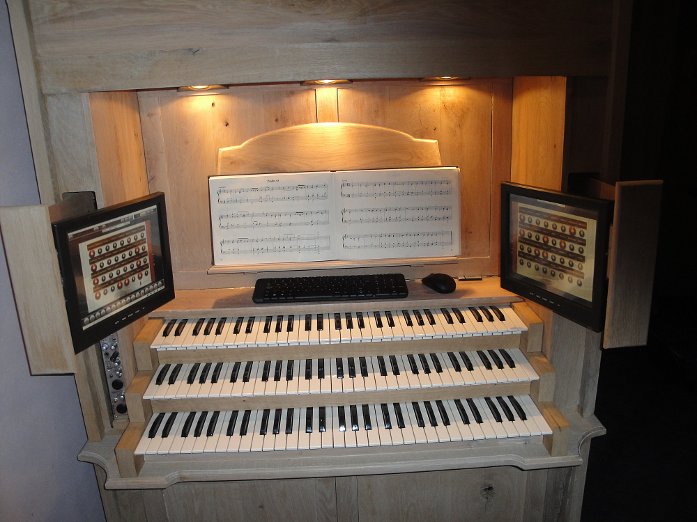 Zijkant speeltafel.