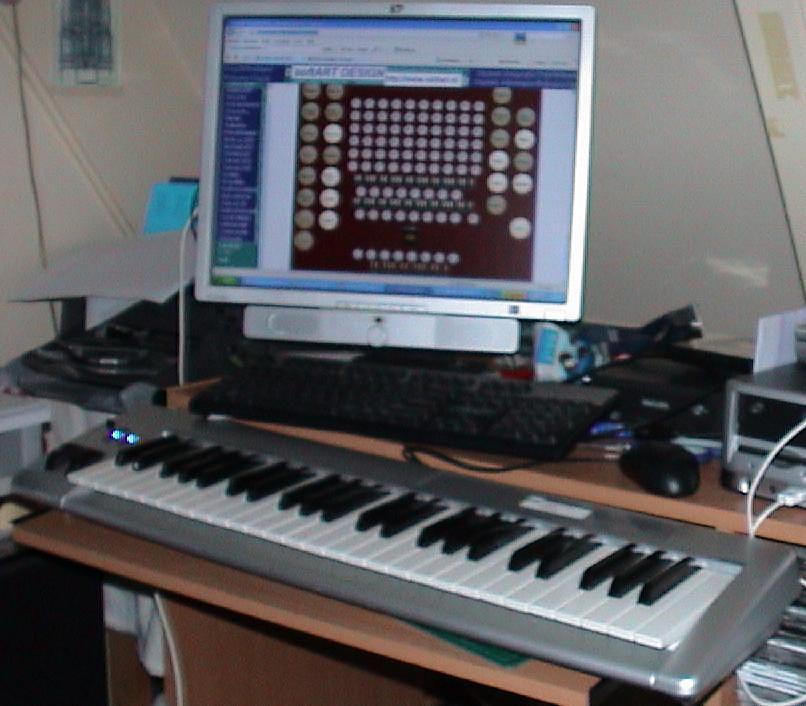 Beeldscherm met M-Audio keystation 49E en Myorgan.